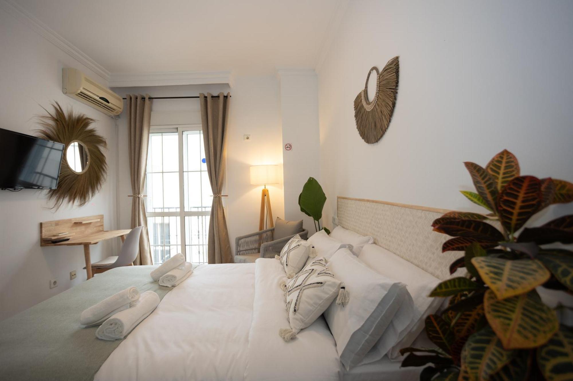 Naim Guest House Nerja Exterior photo