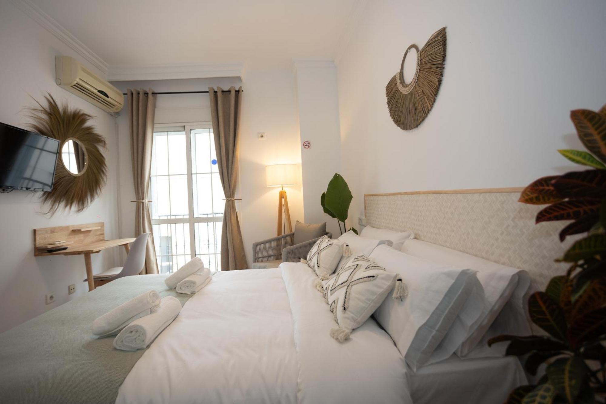 Naim Guest House Nerja Exterior photo